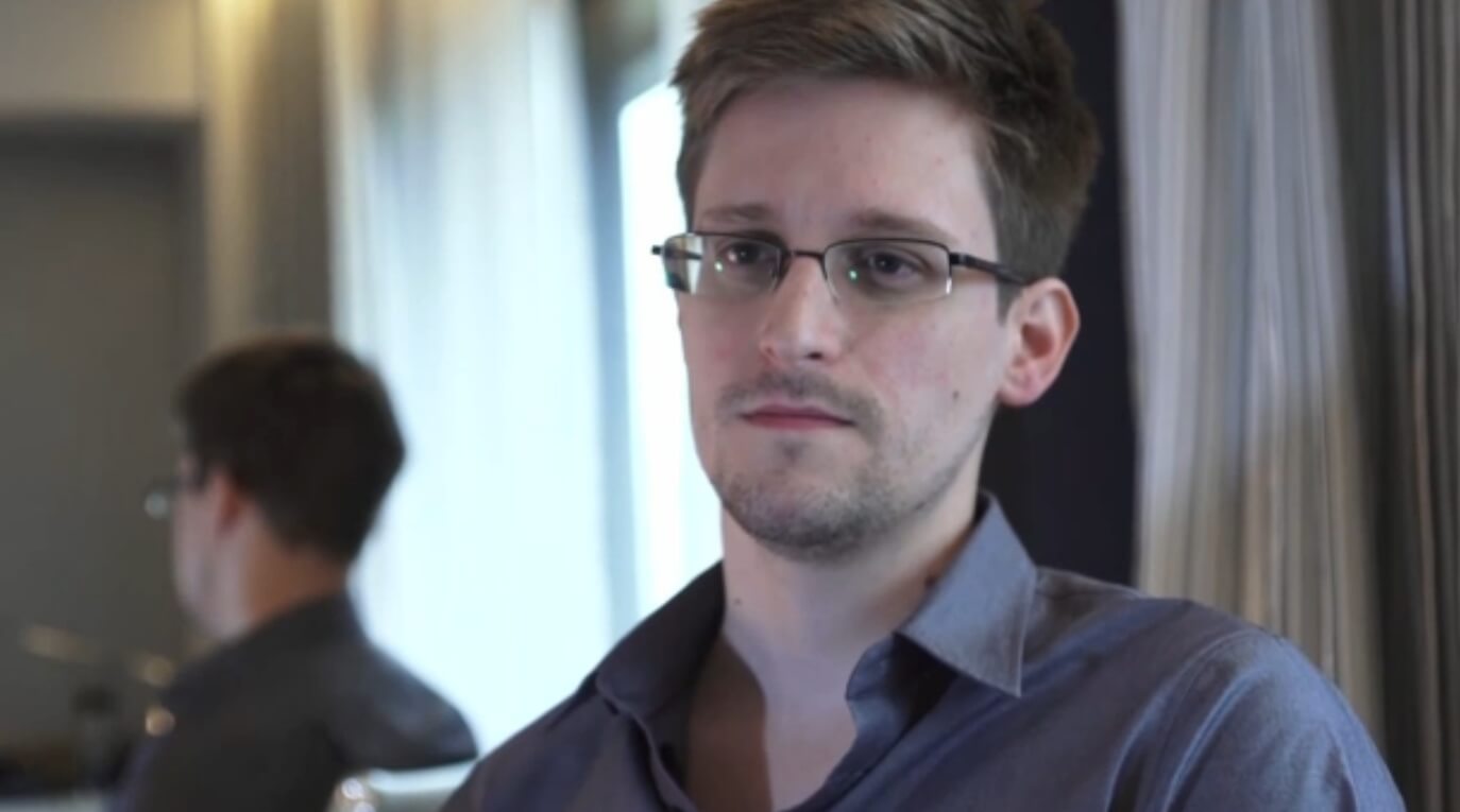 Edward Snowden explica por qué Apple debe seguir luchando contra el Gobierno norteamericano