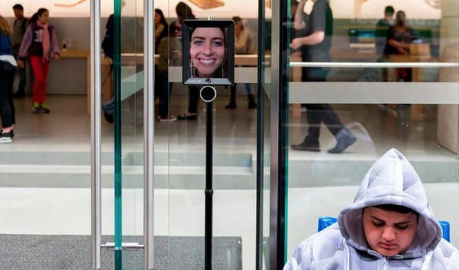 Apple Store de Sydney colocó un Robot para filas de espera.