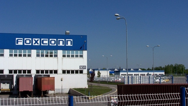 Foxconn reporta caída del 20 de los ingresos en diciembre del 2015 - copia