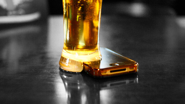 iPhone y cerveza